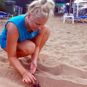 2019-08-10 Argostoli hatchling release Siiri 2019-08-10 Argostoli hatchling release Siiri