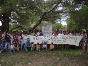 Locals protest against destruction of the forest in Elaia Locals protest against destruction of the forest in Elaia